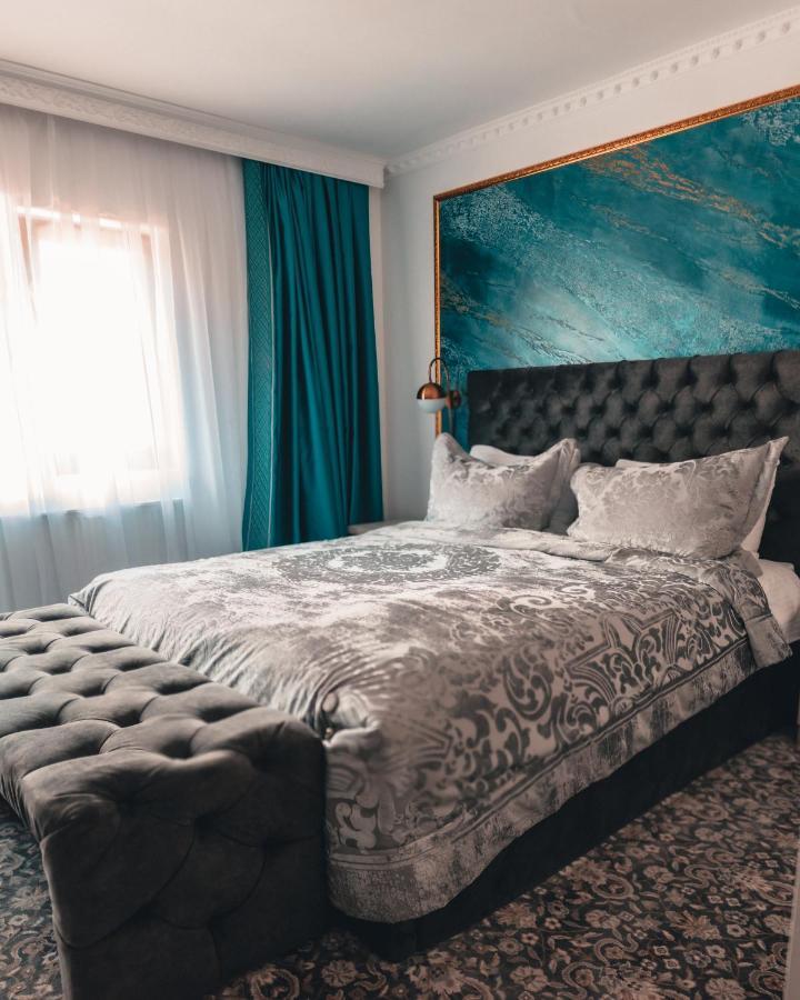 בוסטאני Suru Hotel & Restaurant מראה חיצוני תמונה