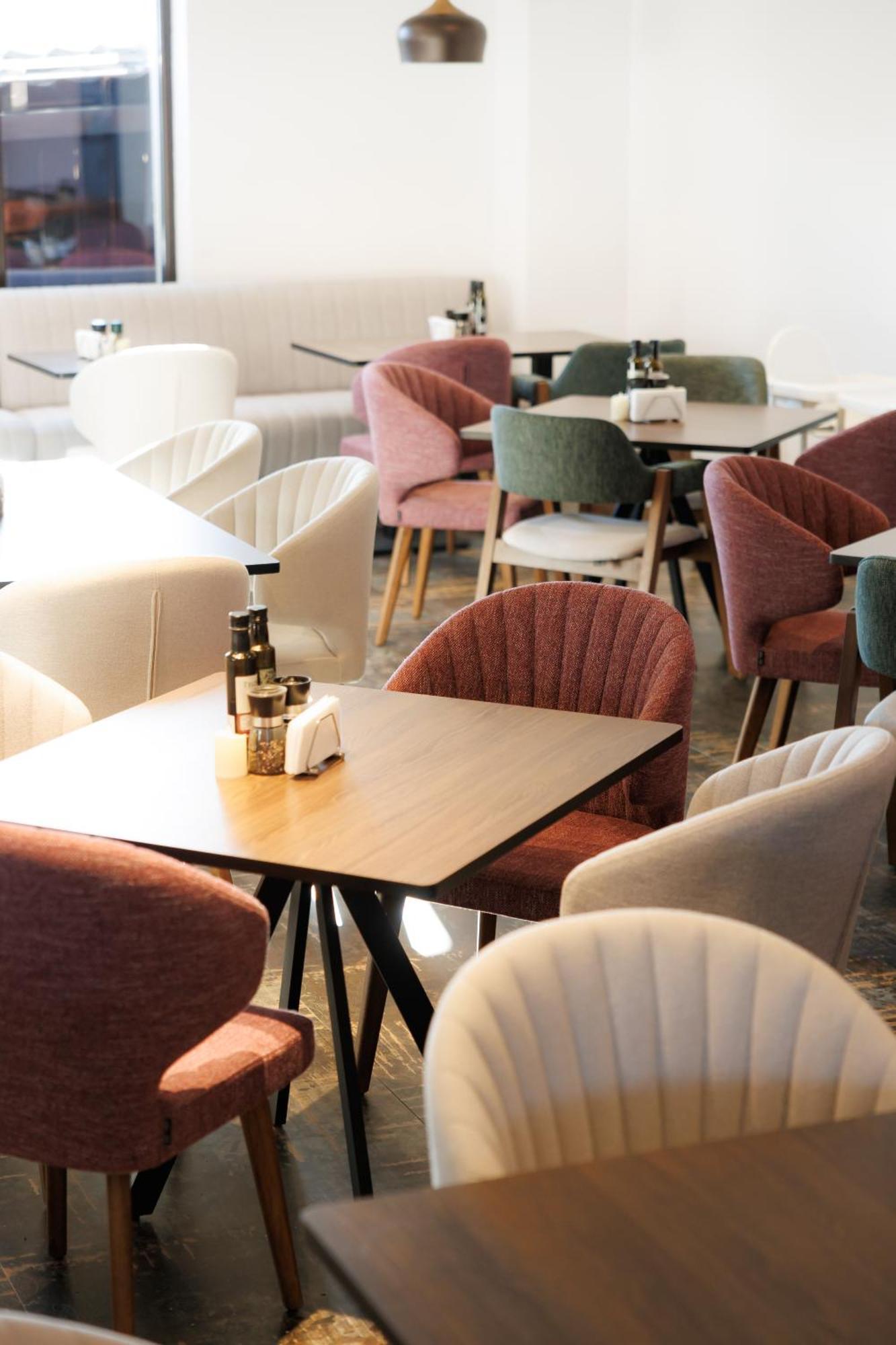 בוסטאני Suru Hotel & Restaurant מראה חיצוני תמונה