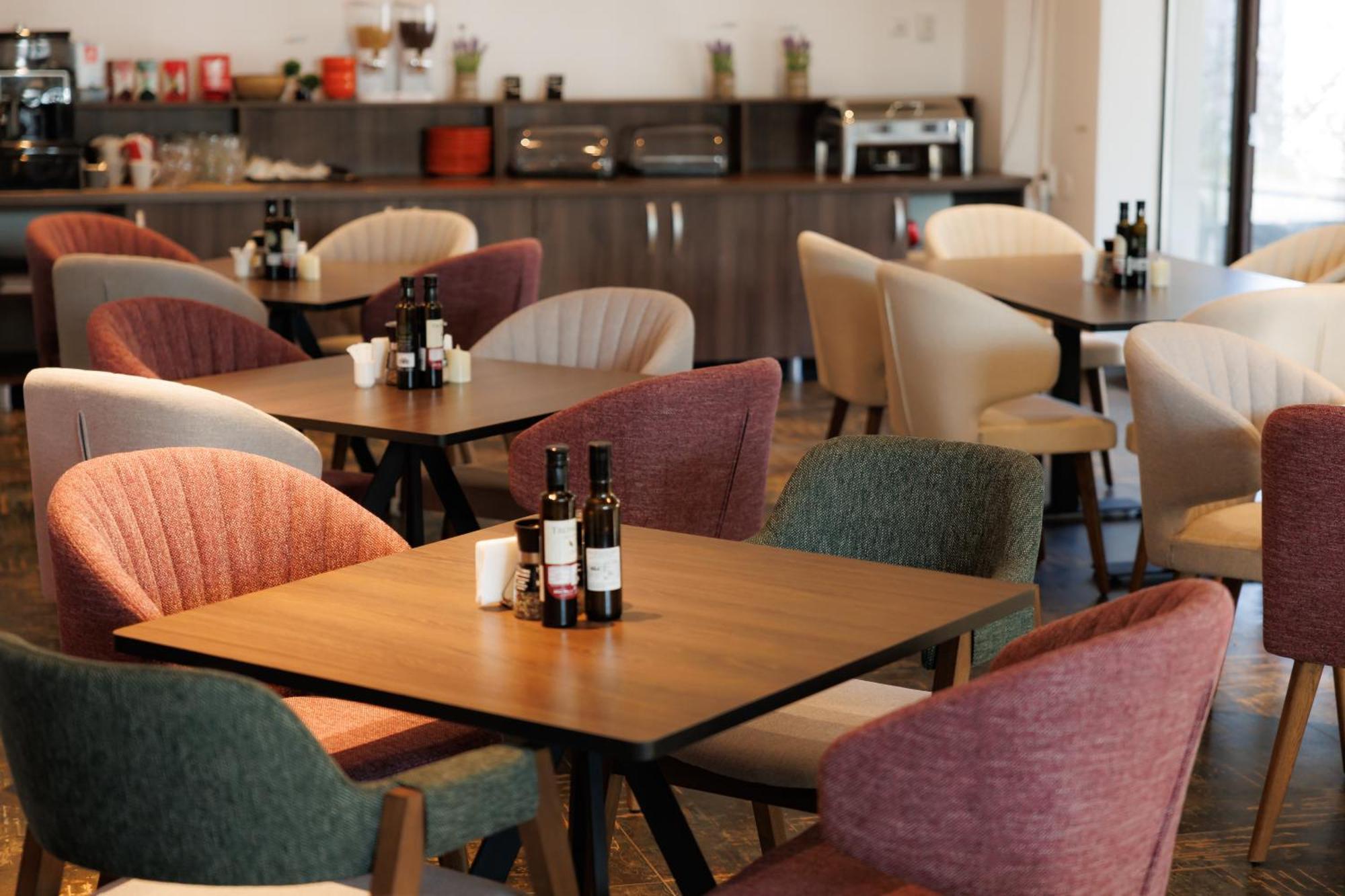 בוסטאני Suru Hotel & Restaurant מראה חיצוני תמונה