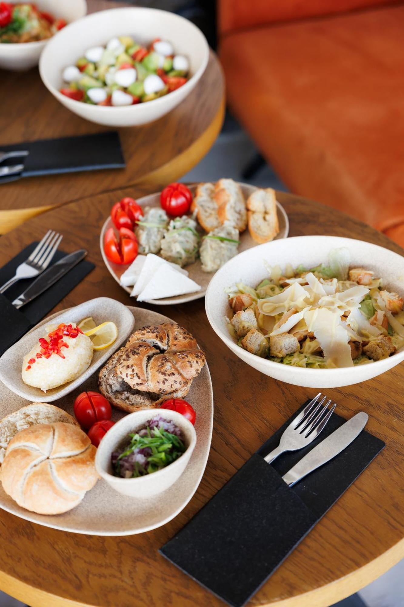 בוסטאני Suru Hotel & Restaurant מראה חיצוני תמונה